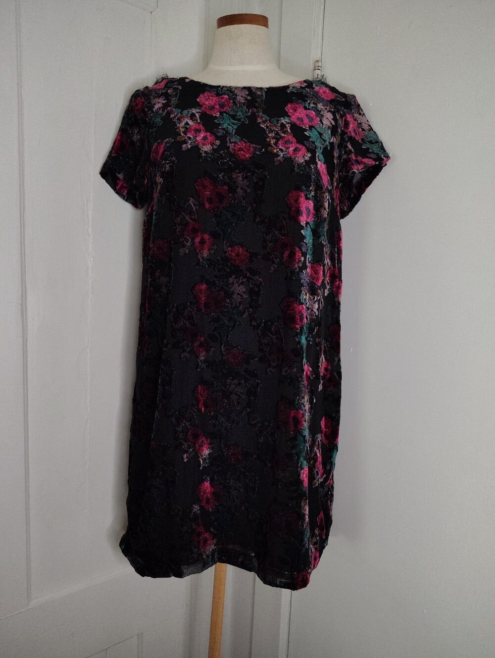 Carolina Belle Dark Floral Flocked Velvet Short Sleeve T-Shirt Dress Women M